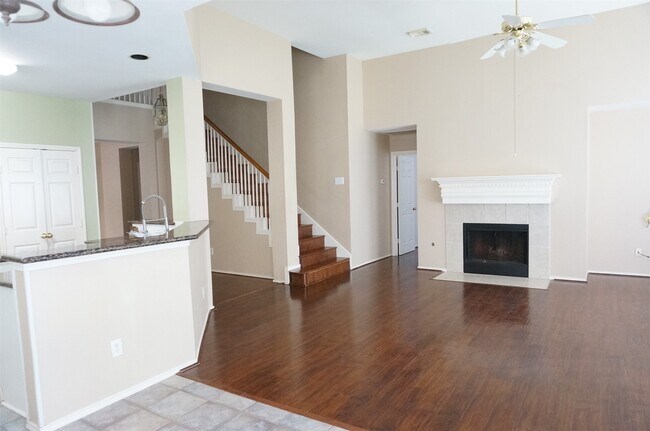 Building Photo - 2114 Madewood Dr