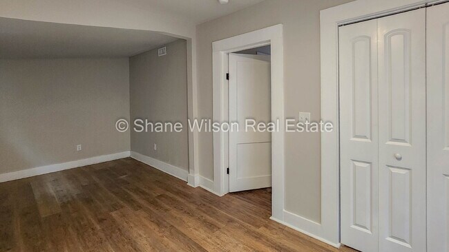 Building Photo - Cute little 2 BR / 1 BA up for lease!