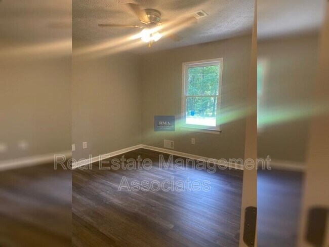 Building Photo - 155 Harriette Dr