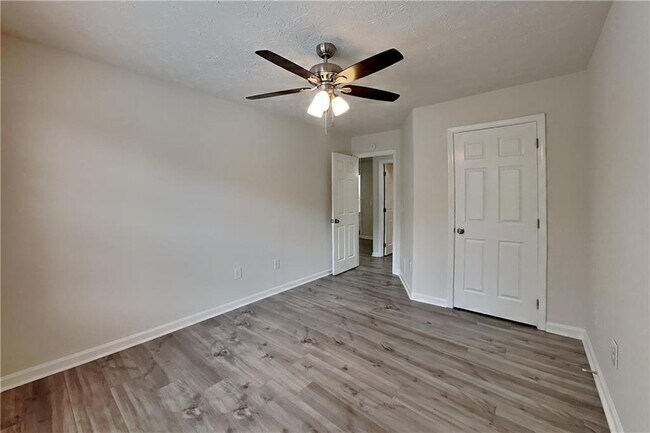 Building Photo - 2800 Alcovy River View
