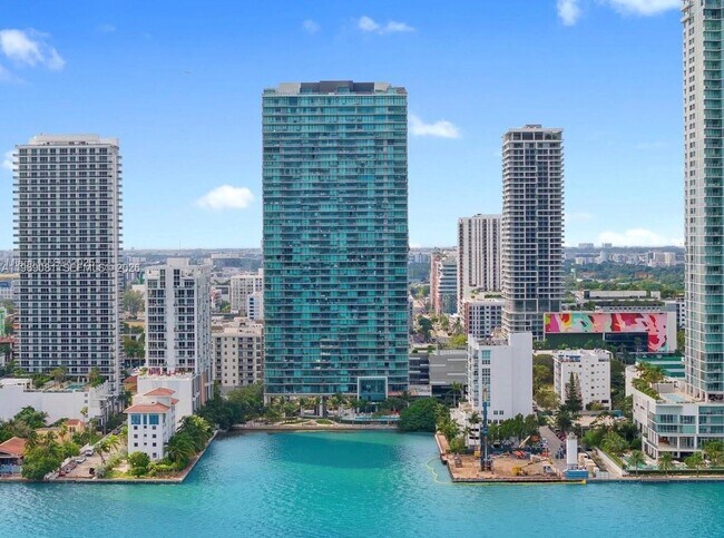 Building Photo - 460 NE 28th St