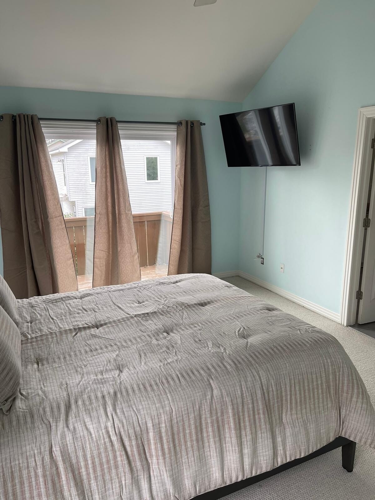 Building Photo - 404 Grace Ave