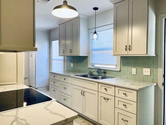 Building Photo - 223 Shadwell Dr