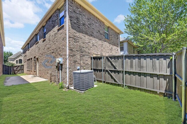 Building Photo - 3408 Porter Creek Dr