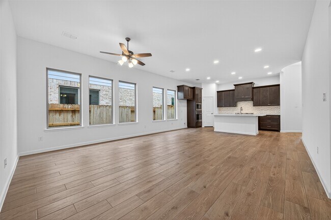 Building Photo - 5015 Bowen Pr Dr