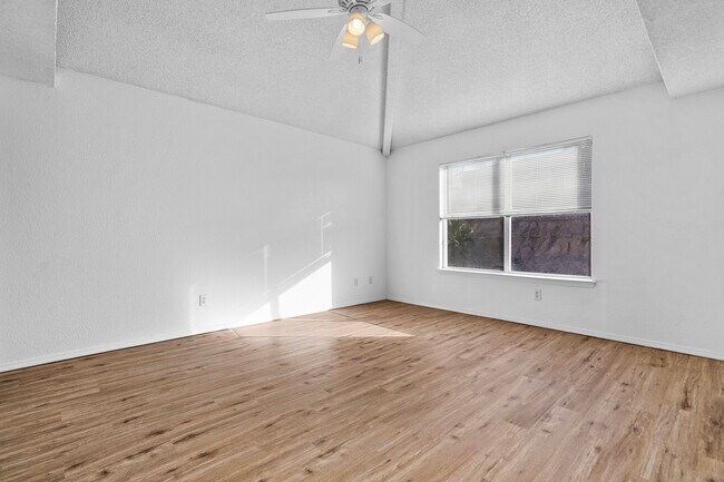 Building Photo - 6780 Dakota Ridge Dr