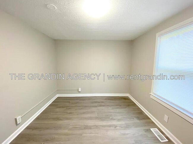 Building Photo - 8623 Plantation Rd