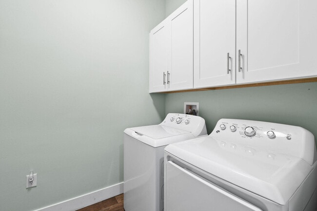 Building Photo - 2532 SE Jason Pl