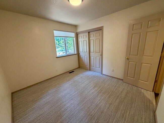 Building Photo - 61171 Minaret Cir