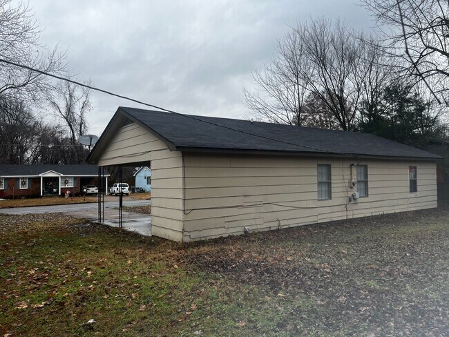 Building Photo - 114 Holly Cove