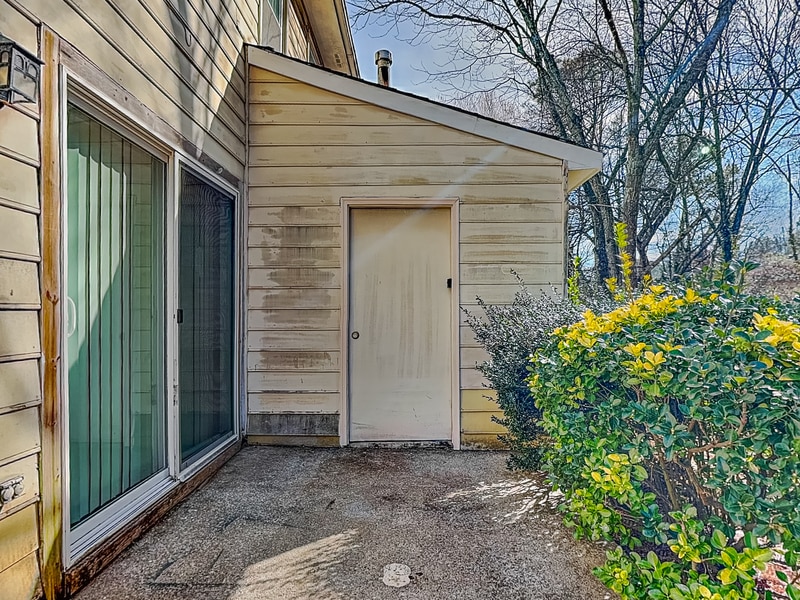 Building Photo - 5280 Ridge Forest Dr