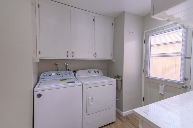 Building Photo - 358 I Ave