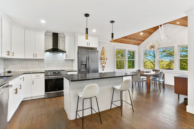 Building Photo - 58 Big Trail