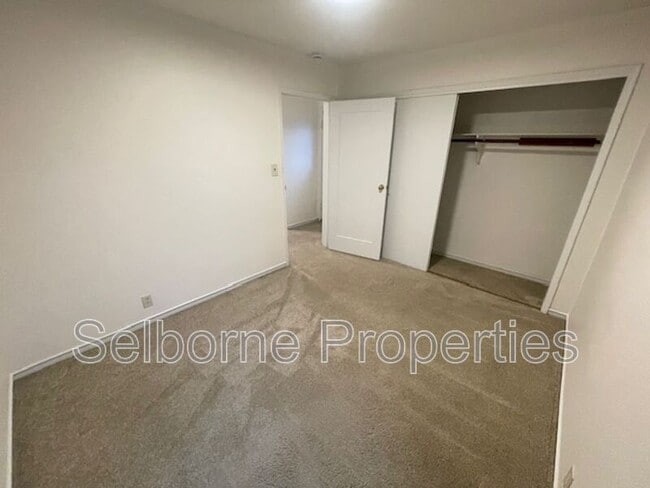 Building Photo - 624 Valle Vista Ave