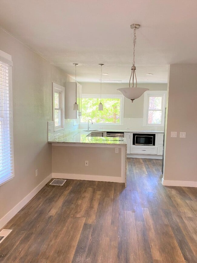 Building Photo - 618 W Pikes Peak Ave