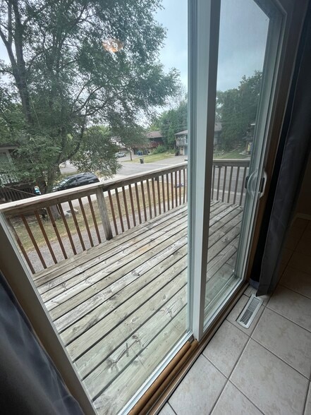Large balcony off master bedroom - 502 Sunnyside Ln