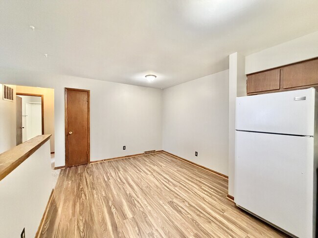 Building Photo - 1922 N Randall Ave