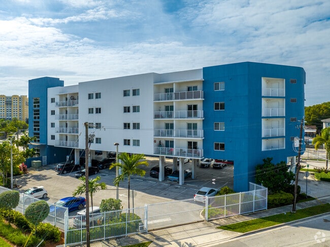 820 NW 7th Ave Miami, FL 33136 - The Atrium at Spring Garden
