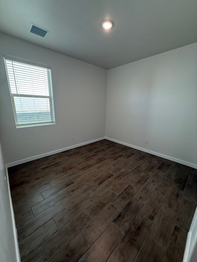 Building Photo - 5008 Sand Strm Rd