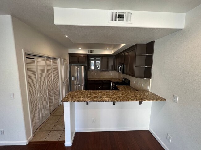 Building Photo - $4195-Beautiful Tri-level 3 Bed/2.5 Ba Townhome in Hampton Park/North San Jose