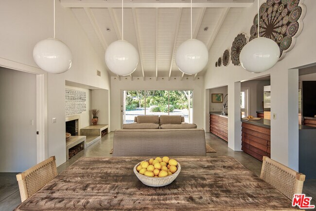 Building Photo - 6715 Fernhill Dr