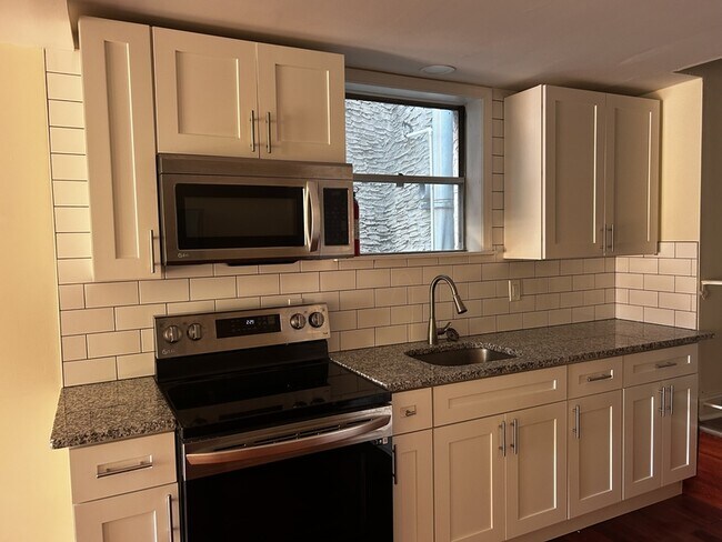 Building Photo - 1547 S 13th St