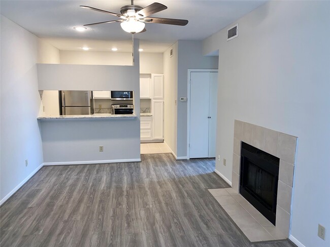Building Photo - 2121 El Paseo St