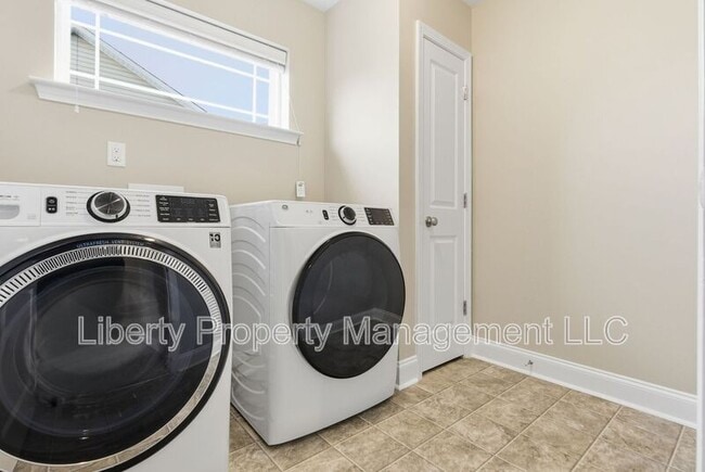 Building Photo - 588 Angel Oak Dr