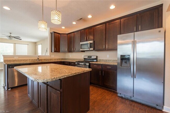 Building Photo - 302 Milton Ct