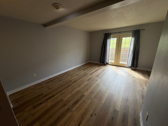 Building Photo - 2401 Shady Glen Ct