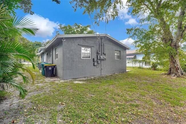 Building Photo - 746 SW 4th St