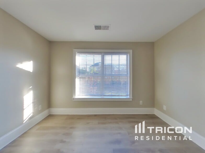 Building Photo - 434 Grandiflora Dr