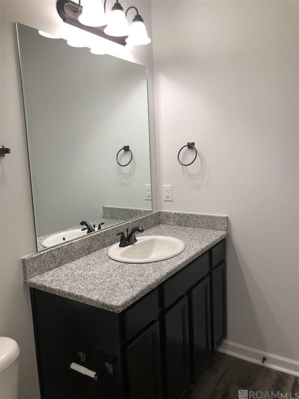 Building Photo - 26612 Parkwood Dr