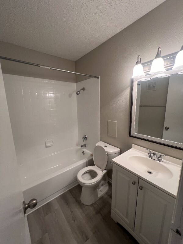 Building Photo - 4420 Saturn Rd