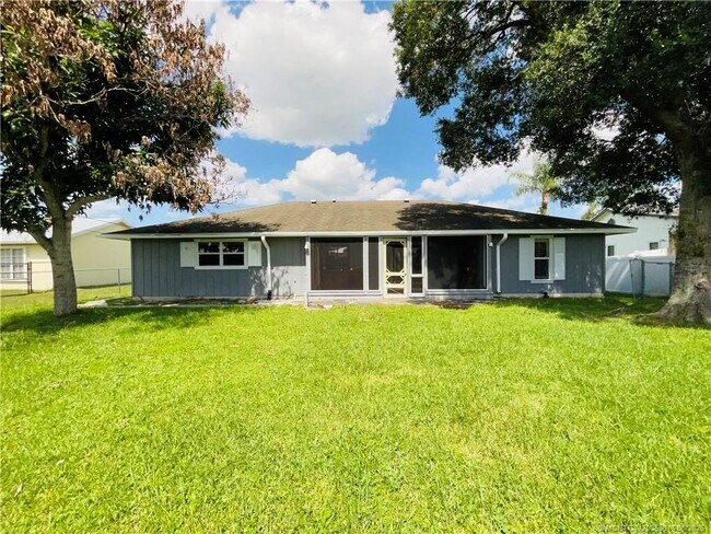 Building Photo - 1634 SW Gemini Ln