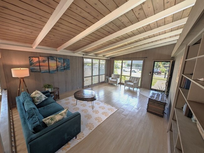 Building Photo - Country living in the City - Huge bonus room, entertainment deck, covered lanai and lots of storage.