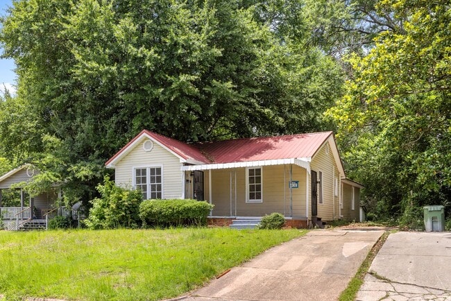 Building Photo - Spacious beautiful 4-bedroom 2 bath home