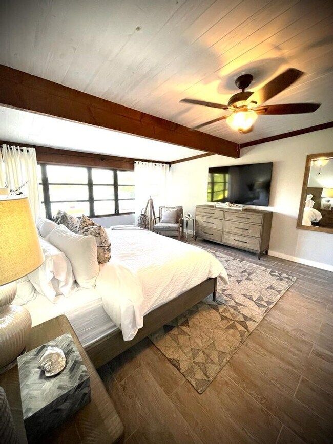 Building Photo - 605 Kensington Pl