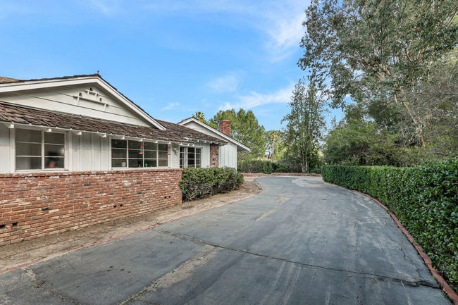 Building Photo - 19471 Rosita St