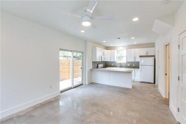 Building Photo - 1907 E 17th St