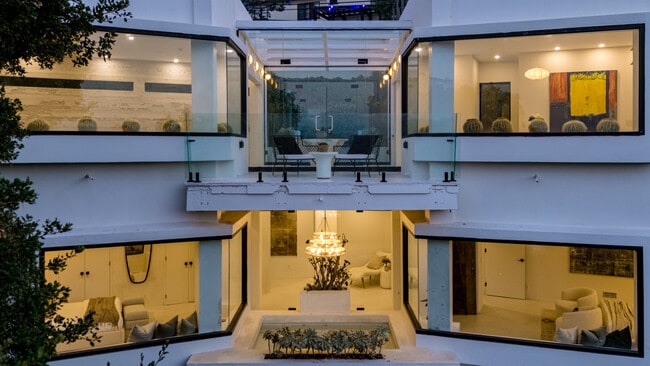 Building Photo - 8896 Lookout Mountain Ave