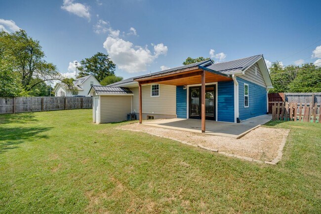 Building Photo - 3 Bed/2 Bath fully Renovated House