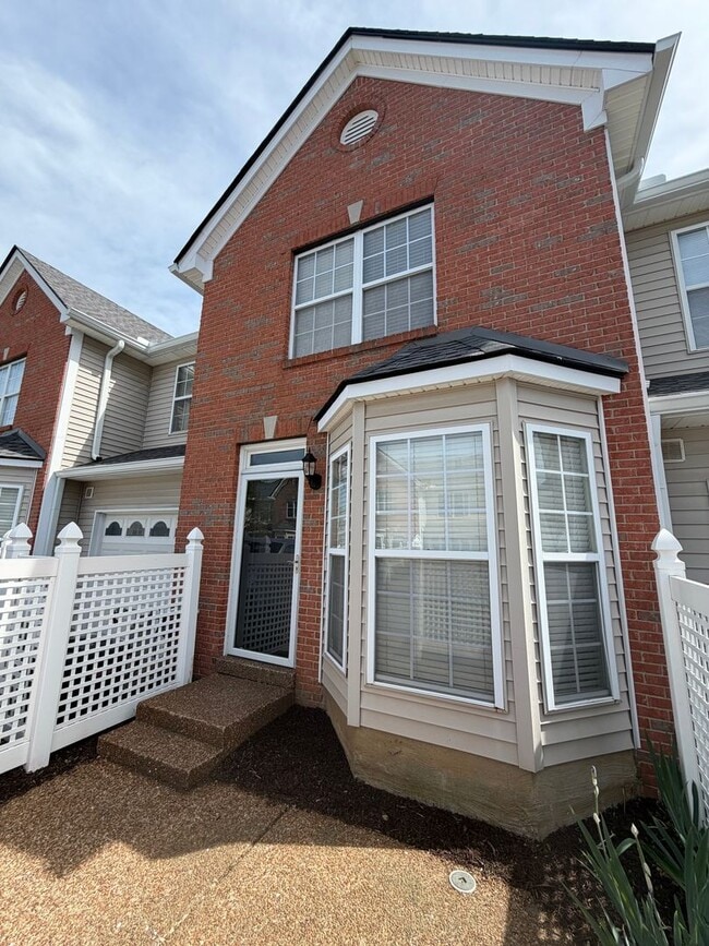 Building Photo - 2BR Townhome in Franklin