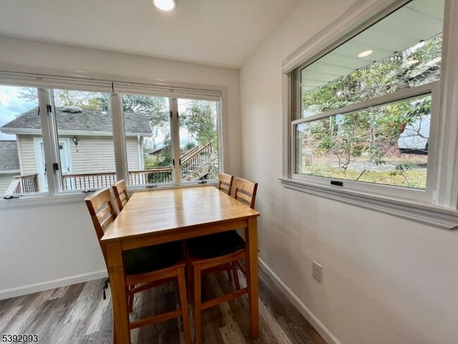 Building Photo - 2 Hilltop Rd