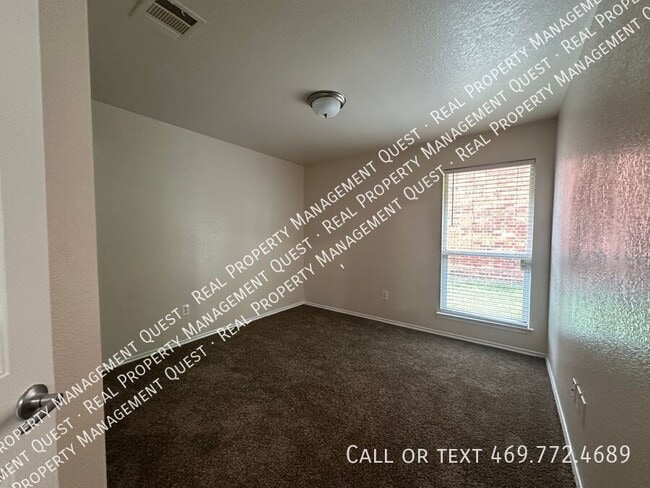 Building Photo - 2816 Blue Heron Dr