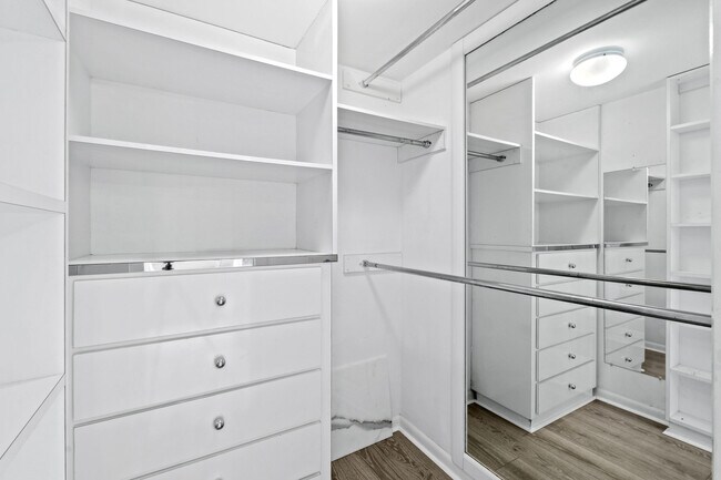 Building Photo - 2425 Presidential Way