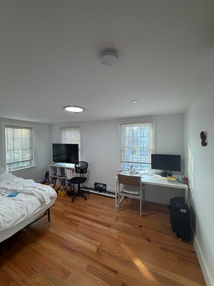 Building Photo - 140 Prospect St