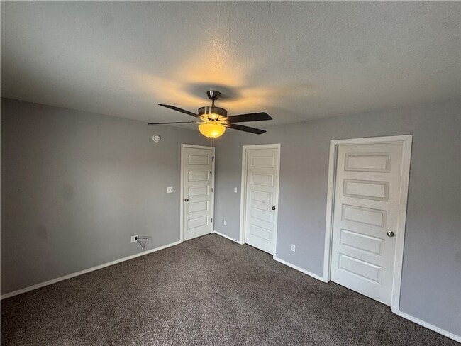 Building Photo - 1512 S Razorback Rd