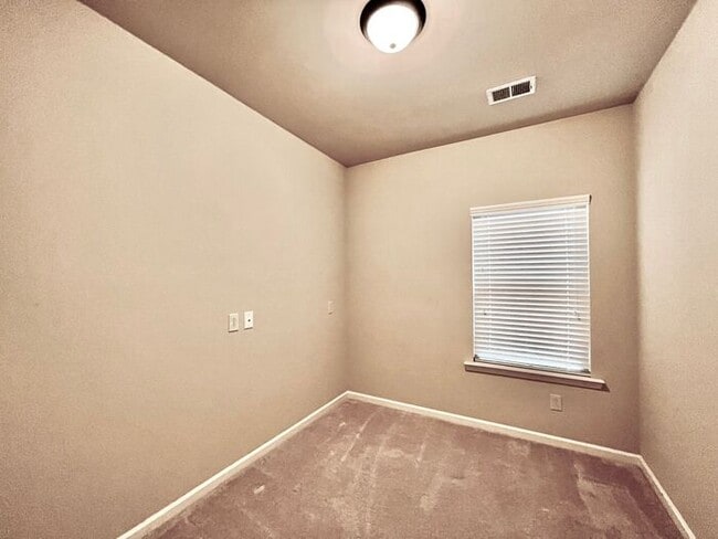 Building Photo - 1040 Jardin Ct