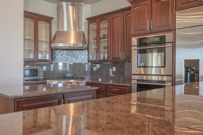 Building Photo - 1362 Pioneer Trail